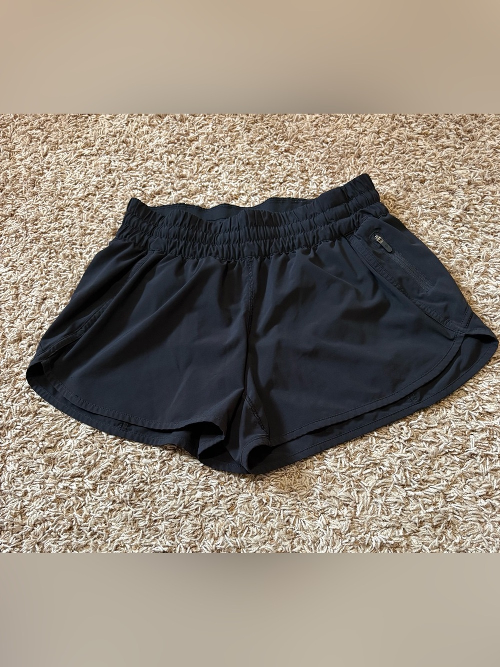 Lululemon Tracker Short V 4” women’s size 10 black